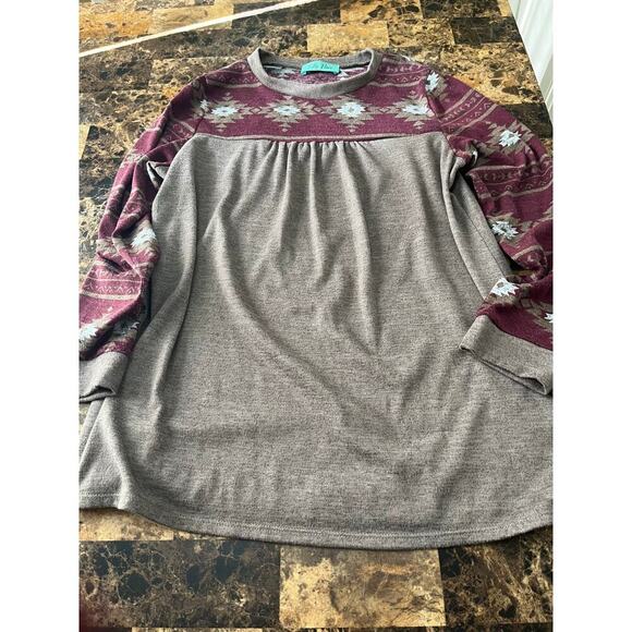 Size Large Filly Flair Aztec Top - Picture 4 of 5